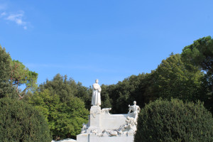 A monument (1928) in the Prato Gardens honoring Francesco Petrarca.